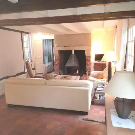 Estate In Normandy With Pool & Tennis Court Сasa de vacaciones